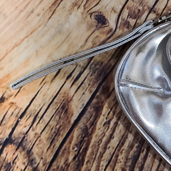 SILVER clutch U by Ungaro - Picture 5 of 5